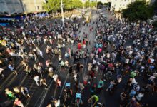 Tüntetés az adók miatt Budapesten, 2022-ben foto: Reuters